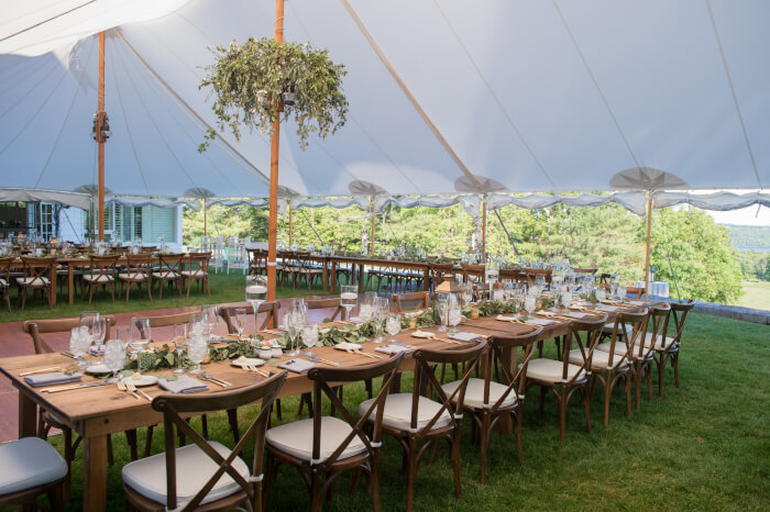 A lakeside wedding may be the choice for you after seeing these!