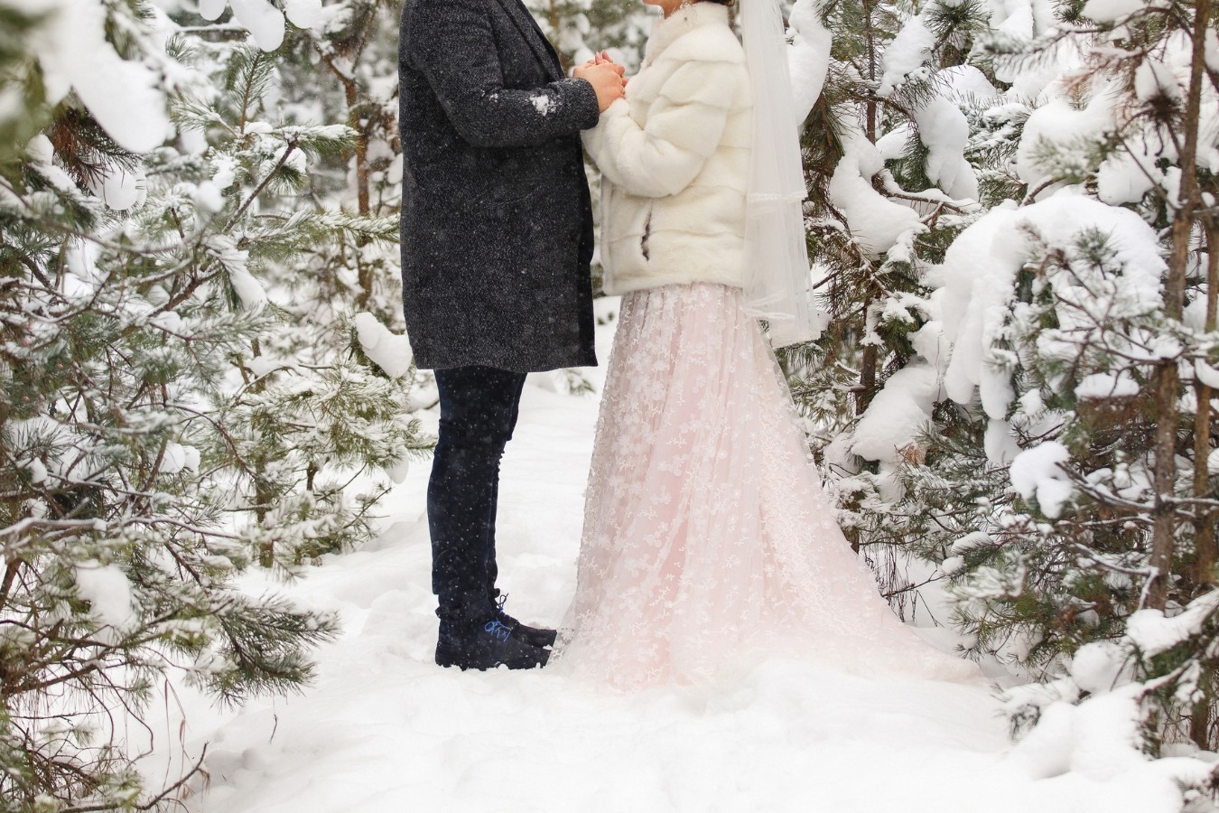 A Winter Wedding That Won’t Spoil The Holidays: The Do’s & Don’ts of a Winter Wedding